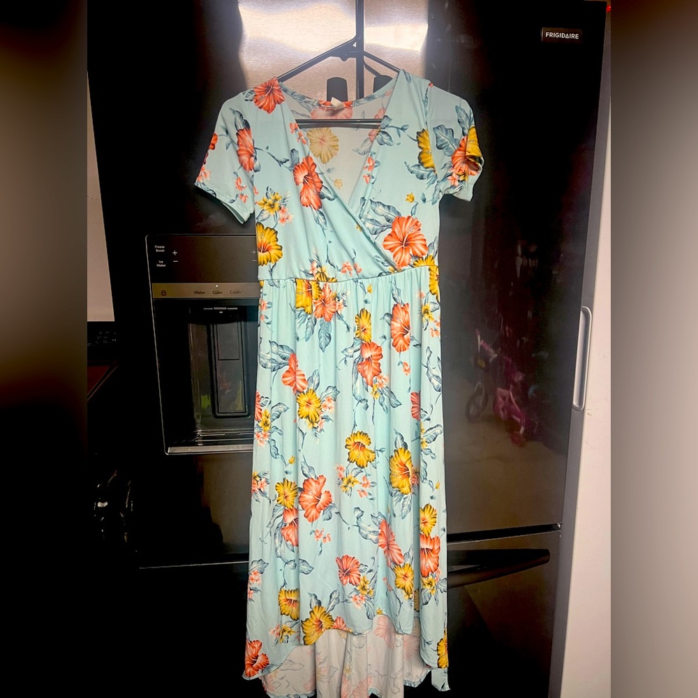 Small - Ladies maternity dress. Worn once for pictures.